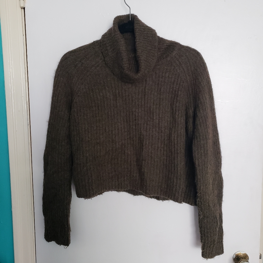 Aritzia Cropped Wool Turtleneck Sweater - size S